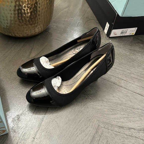 LifeStride Parigi Stretch Pump (WIDE) - Picture 6 of 9